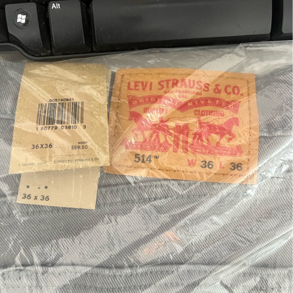 Levi's 514 36x36 Gray. New.